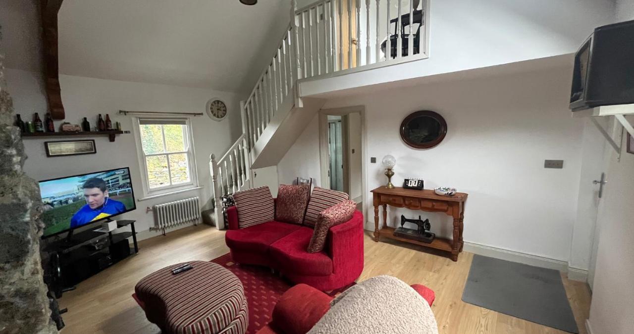 Newly Renovated Stone Cottage Located 2.5 Miles From Killarney Town Teernaboul Buitenkant foto